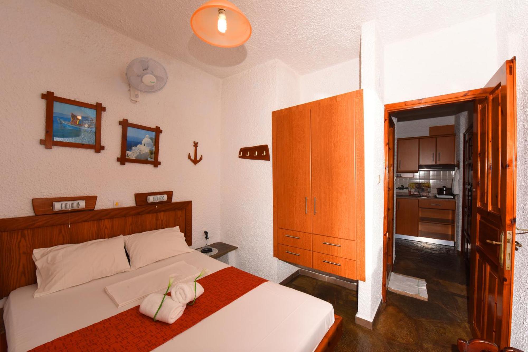 Haus Niko Apartments And Suites Nea Poteidaia Room photo