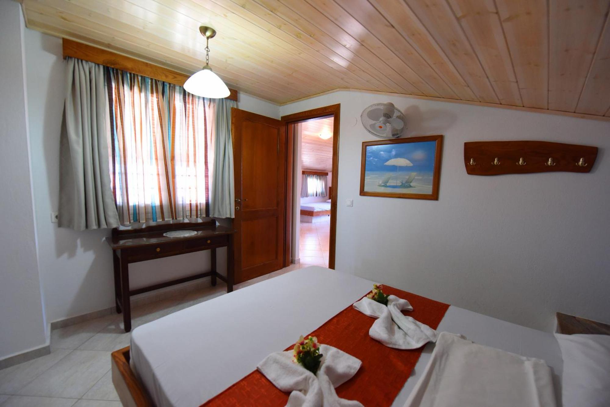 Haus Niko Apartments And Suites Nea Poteidaia Room photo